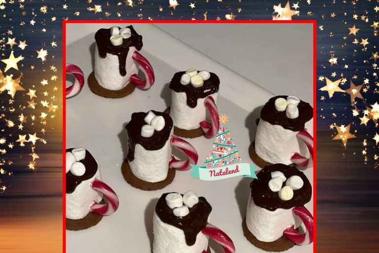 Mini tazzine con marshmallow e cioccolato per natale