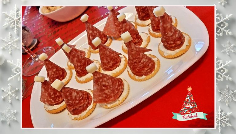 I cappellini salati di Babbo Natale con salame e formaggio: la ricetta del momento