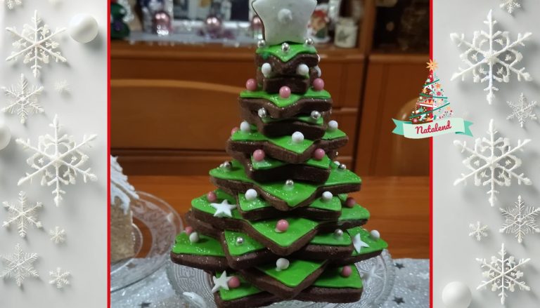 Un albero di Natale dolce che stupisce: frolla e pasta di zucchero